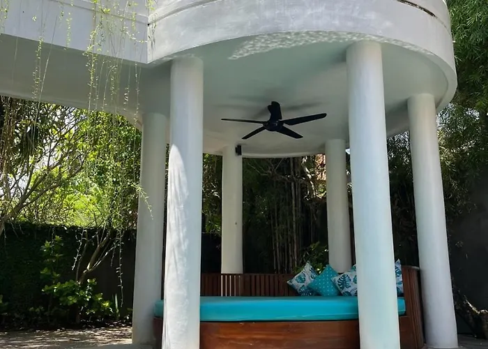 Sunset Escape Villa, Steps From Villa Seminyak